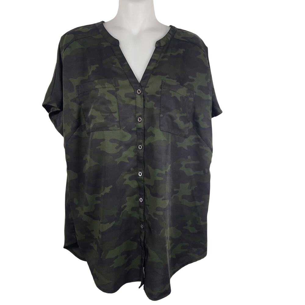 Belle by Kim Gravel Slouchy Stretch Button Front Camp Shirt Green Camo Small V